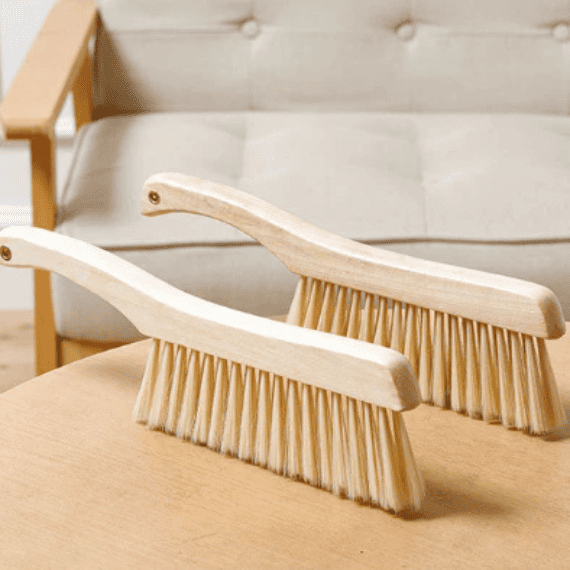 Hình ảnh sản phẩm Bàn chải phủi bụi cán gỗ làm sạch bụi trên sofa, giường, tủ